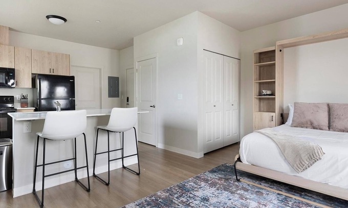 Woodburn Apartment | Landing | Beautiful Studio, Clubhouse, Pool