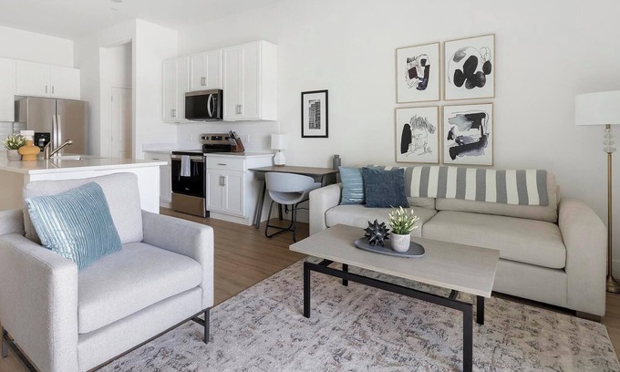 Casas Adobes Apartment | Landing | Beautiful 2BD, Pool