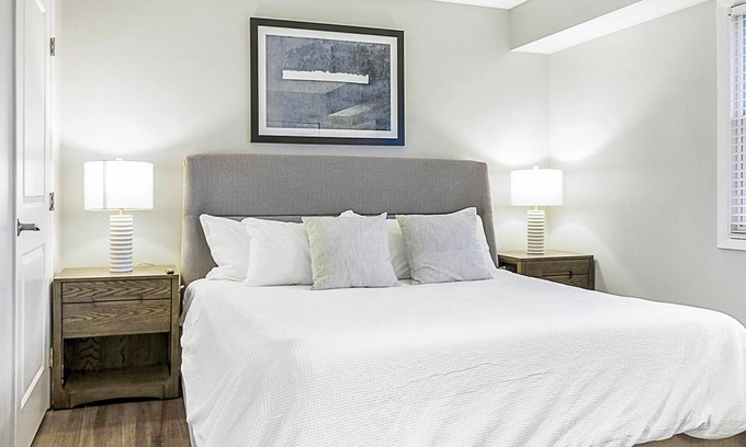 Indianapolis Apartment | Landing | Chic 1BD, Gym, Courtyard