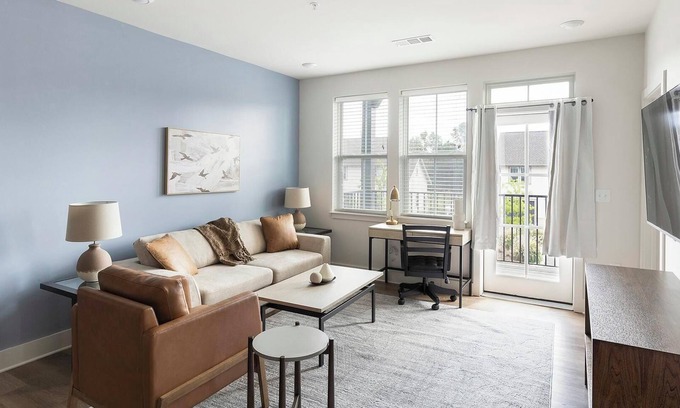 Madison Apartment | Landing | Modern 2BD, Gym, Clubhouse