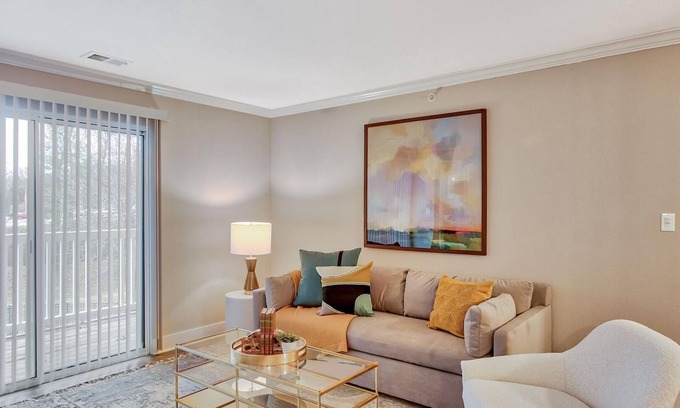 Eureka Apartment | Landing | Modern 2BD, Pool, Clubhouse