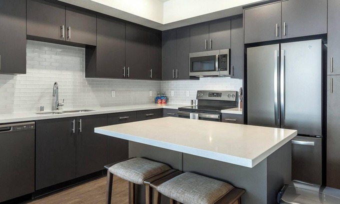 St. Johns Apartment | Landing | Modern 2BD, Gym