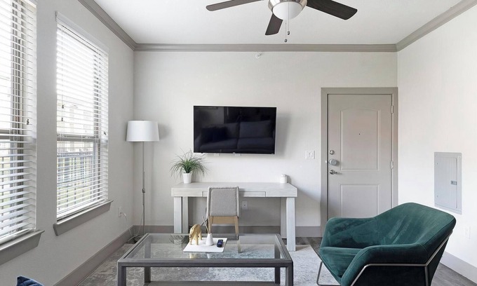 Manor Apartment | Landing | Spectacular 1BD, Clubhouse, Pool