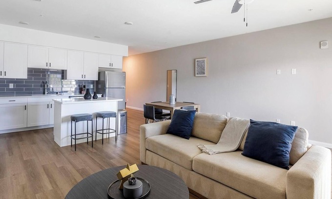 Townsite Apartment | Landing | Stunning 1BD, Rooftop Lounge, Pool