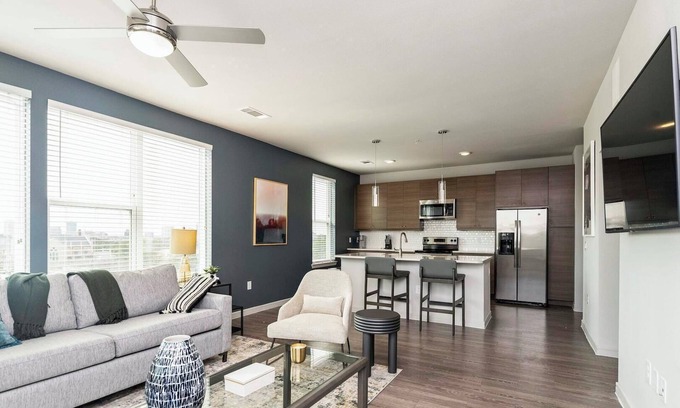 Lockhart Apartment | Landing | Stunning 2BD, Clubhouse, Gym