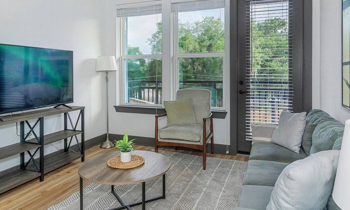 St. Nicholas Apartment | Landing | Stylish 1BD, Gym, Clubhouse