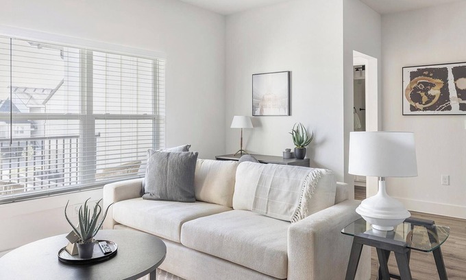 Venus Apartment | Landing | Stylish 2BD, Gym, Clubhouse