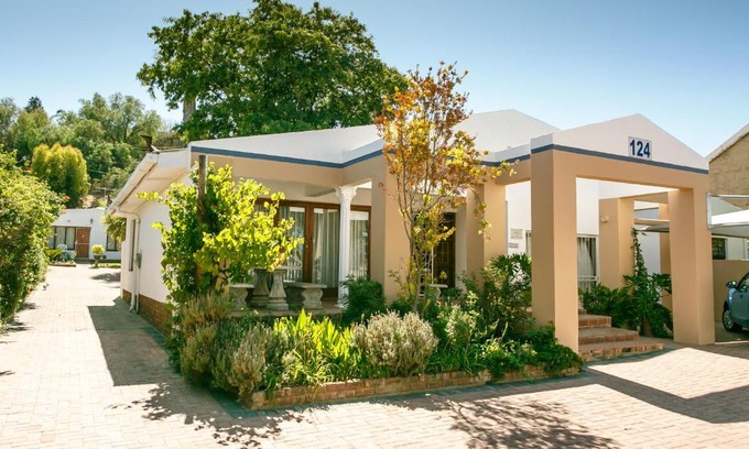 Oudtshoorn Bed & Breakfast | Langenhoven B&B