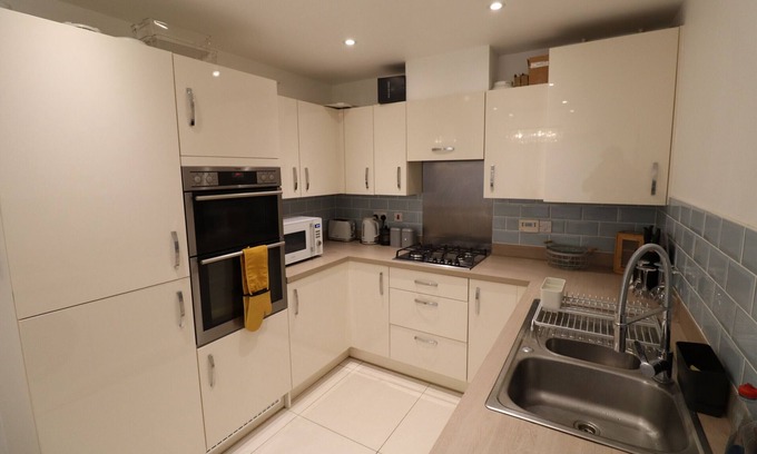 Slough Ski Chalet | Langley Luxurious Four Bedroom House with Games Room