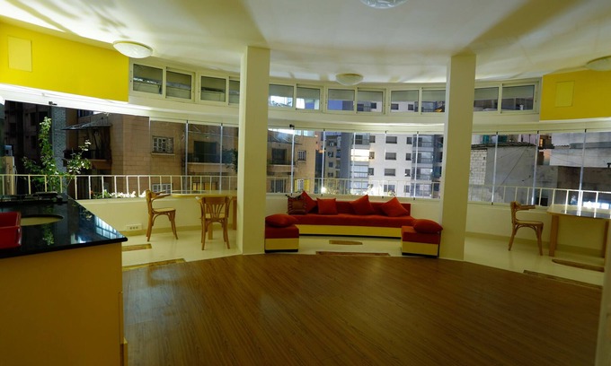 Chiyah Apartment | LANTANAS DU JARDIN SUSPENDU