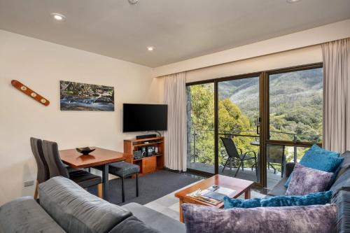Thredbo Apartment | Lantern 05 - Balcony