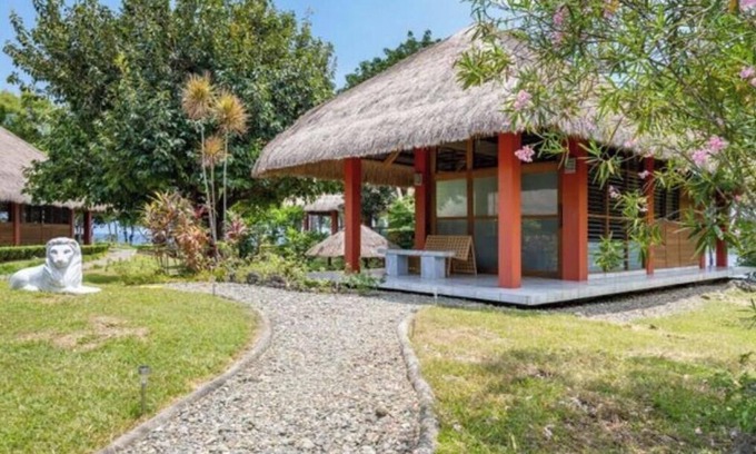 Bulan House | LANTERN HOUSE at LILI CLIFF