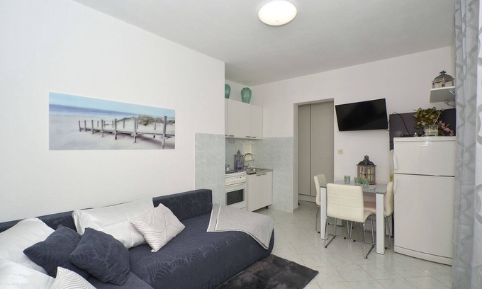 Poljica Apartment | LANTERNA - cozy apartment for 6+2 persons, only 60m from the pebble beach