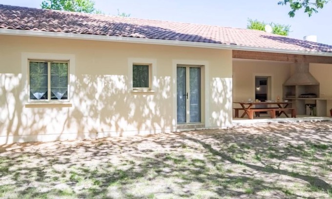 Saint-Paul-en-Born House | Laouchet by Interhome