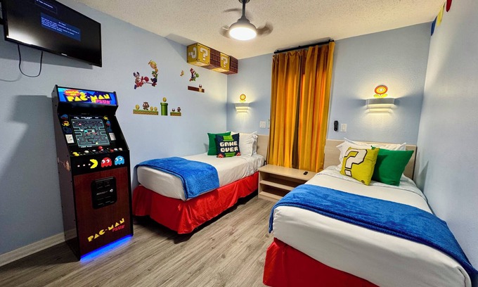 Lake Berkley House | LAOxury 3bd townhome pool front in brilliant Kissimmee