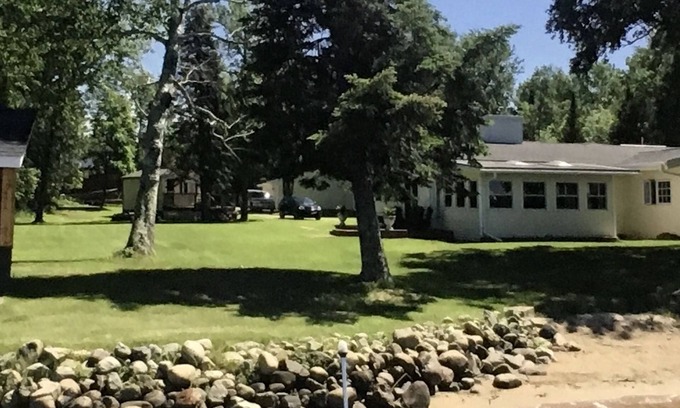 Side Lake House | Lap of Luxury on Little Sturgeon