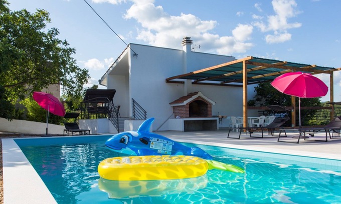 Slime Villa | Large 150 m2 apt with pool and 500 m2 garden