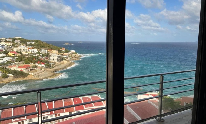 Point Blanche Apartment | Large 2 bedroom apartment (sleeps 6) in Residence 10 minutes from beaches