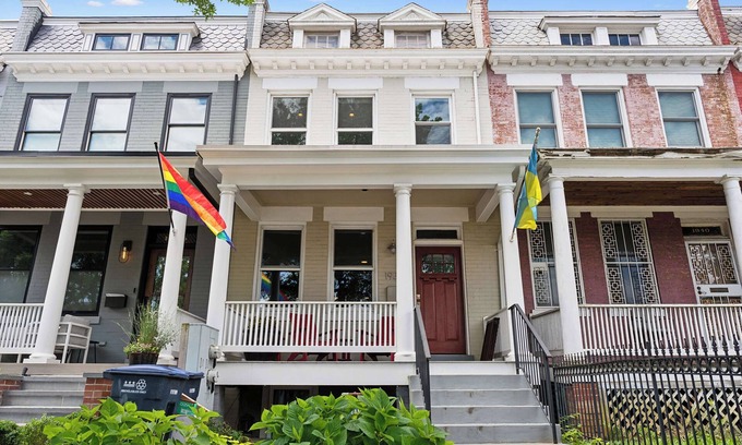Le Droit Park Apartment | Large, 2BR/1BA with AC/TV/Internet/Laundry