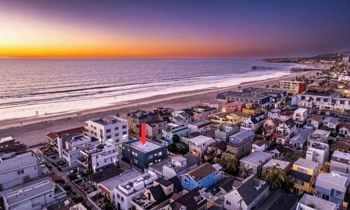 Mission Beach House | Large 2BR Mission Beach Vacation Gem. Great location, AC, Beach Gear, Parking