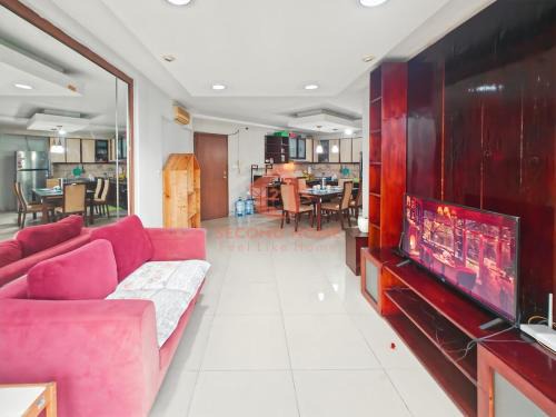 Setiabudi Apartment | Large 3BR Rasuna Apt with Pool & Wi-Fi by 2ndHome