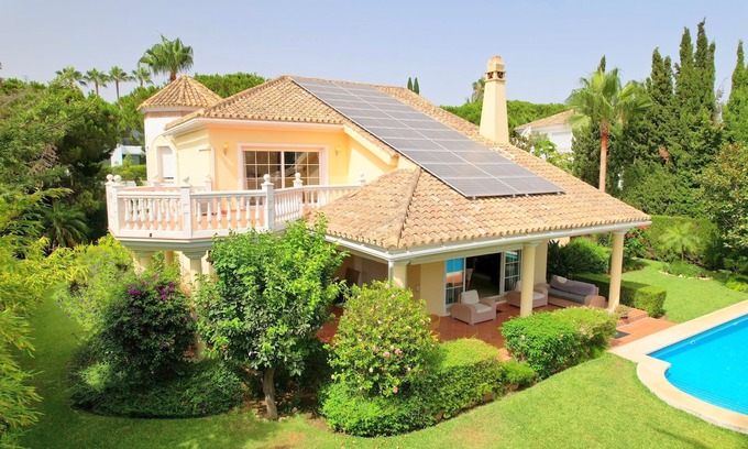 Urbanizacion Marbessa House | Large 4 Beds Cozy Villa 700 m Walk Las Cañas Beach