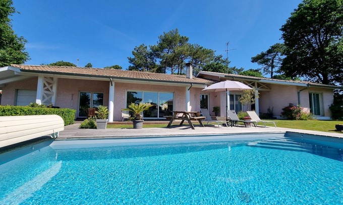 Soorts-Hossegor House | Large 4* villa, heated pool, Hossegor golf course.