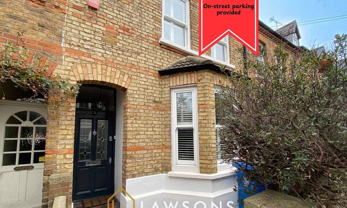 Windsor House | Large 4BR Home | 2 Baths, Central Windsor