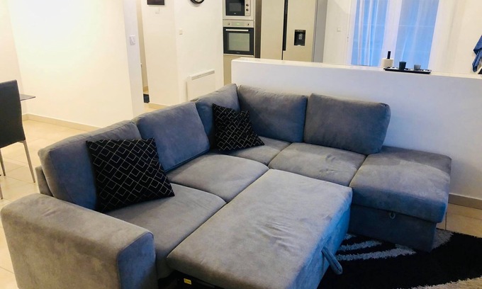 Saint-Aubin-sur-Yonne House | Large 7-bed apartment in recent bungalow