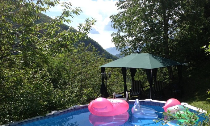 Pisogne House | Large and cozy dwelling surrounded by greenery, ideal for groups.