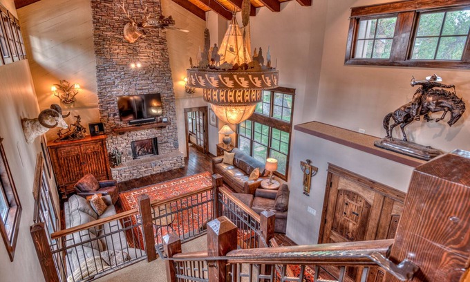 Sunriver House | Large and Updated Lodge Home, Hot tub, Sleeps 20