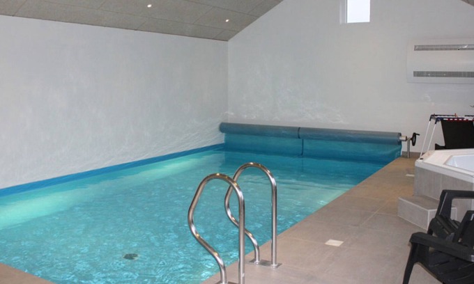Flovt Strand House | Large architect-designed house with pool