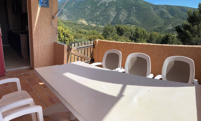 Mollans-sur-Ouveze House | Large bastidon with exceptional views, on the edge of a hill.