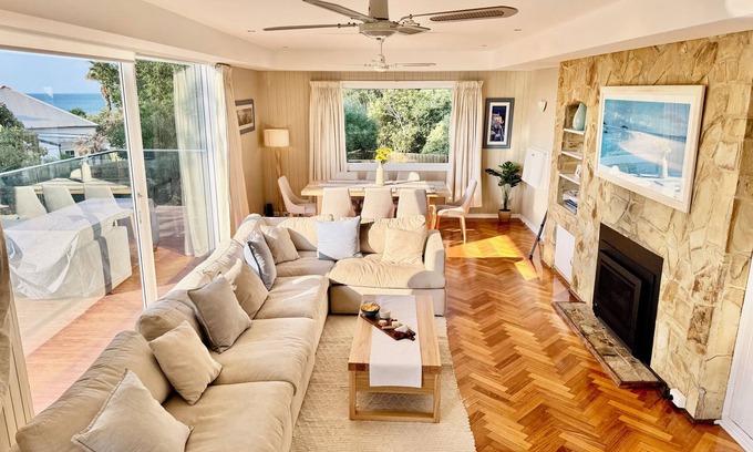 Mornington House | Large Beachside House + 2 Queen Studio Suites, Sleeps up to 12, on Mills Beach