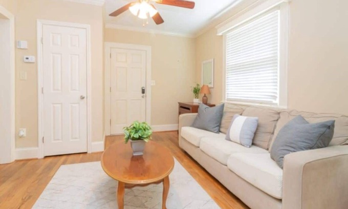 Columbus House | Large BnB with Pool! The White House & Cottage
