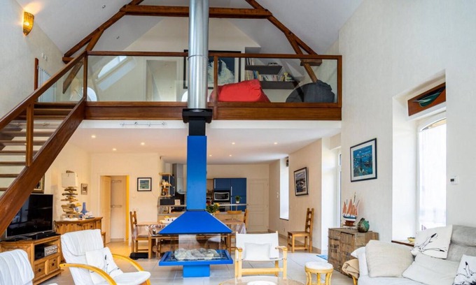 Etel House | Large, bright renovated farmhouse