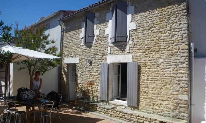 Les Portes-en-Re House | Large capacity houses in the village