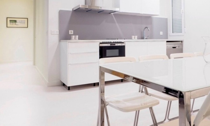 San Sebastian Centro Apartment | Large central house and close to La Concha beach
