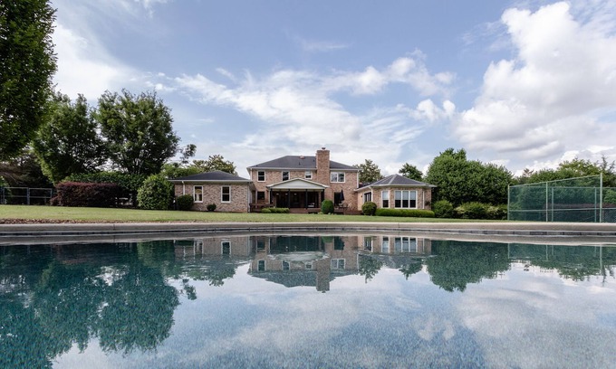 Greenville - Spartanburg House | LARGE ESTATE HOME - With Beautiful Salt Water Pool