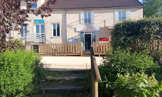 Louroux-de-Bouble Cottage | Large family cottage with terrace, pet-friendly in Louroux