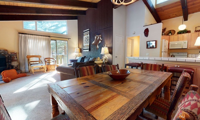 Mammoth Lakes Condo | Large Family Home near Downtown Mammoth, Great Complex Amenities. Near Trails