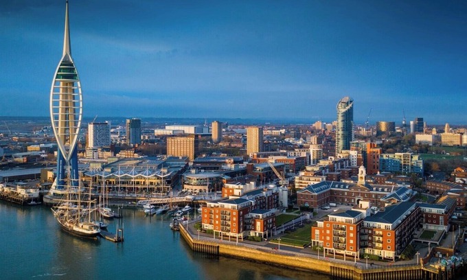 Ford House | Large family home with 1.3 acre gardens & dog friendly!