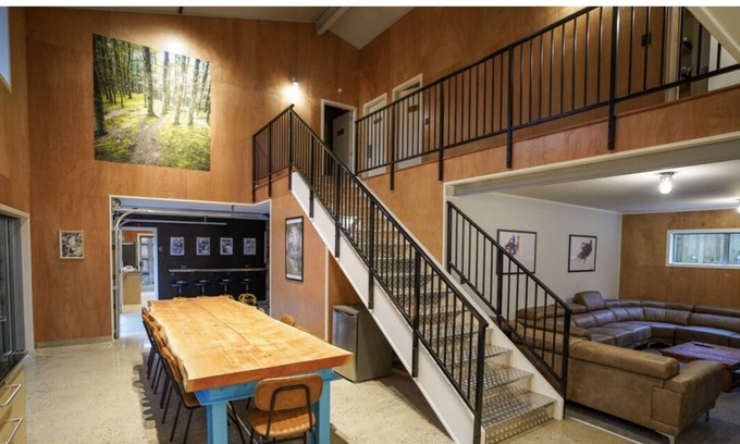 Lynmore House | Large home
