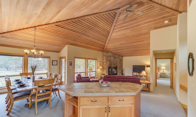 Sunriver House | Large home on Meadows golf course, HT 10 SHARC, AC, outdoor seating location!