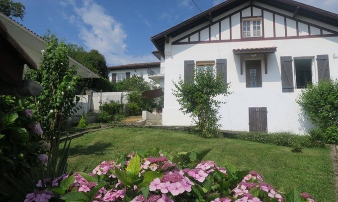Ciboure House | Large house, center of Ciboure and near the center of Saint Jean de Luz