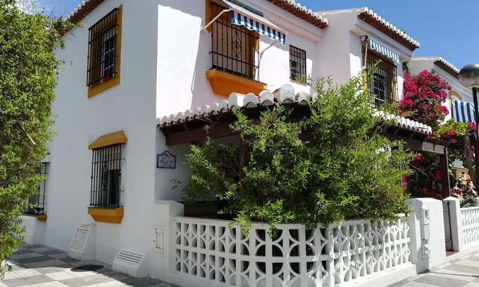 Salobrena House | Large house in fantastic urbanization with pool and beach