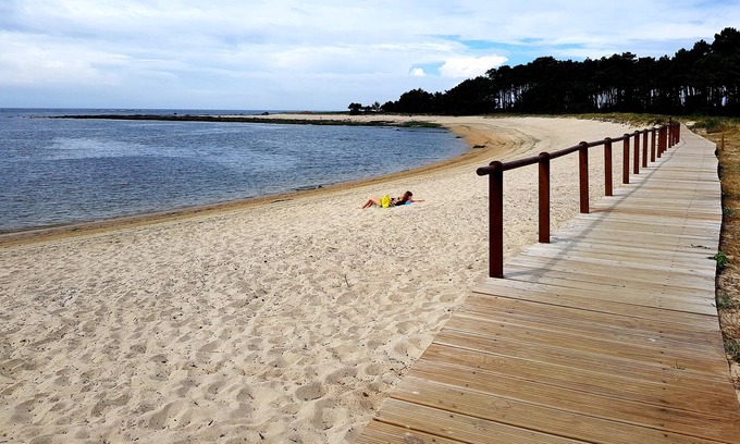 Tabagon Cottage | Large house on a 7000m2 plot near A Guarda