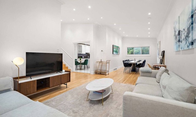 Cote-Saint-Luc House | Large House Private Terrace |Sleeps 16|3bath|