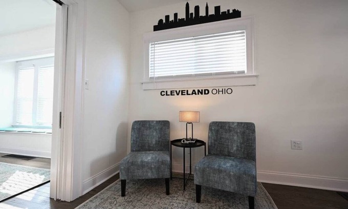 Cleveland House | Large House| Turquiose | upto 16 guests!