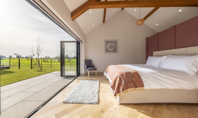 Ipswich Apartment | Large immaculate conversion - The Milking Parlour